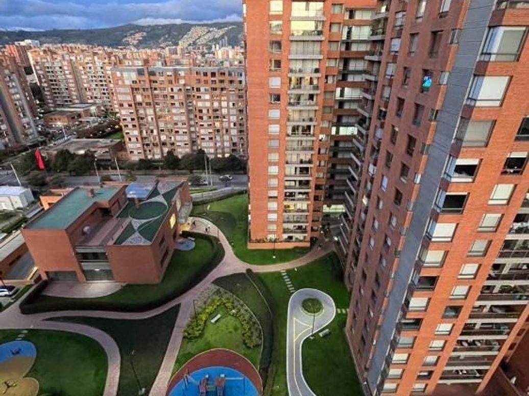 Apartamento de 3 alcobas en venta en El Plan, Bogotá, 147 m² · foto 2 de 20