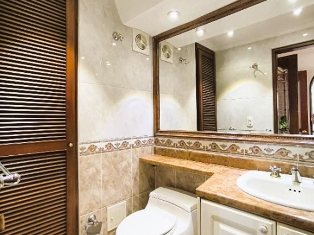 Apartamento de 2 alcobas en venta en Chicó Norte, Bogotá, 150 m² · foto 9 de 14