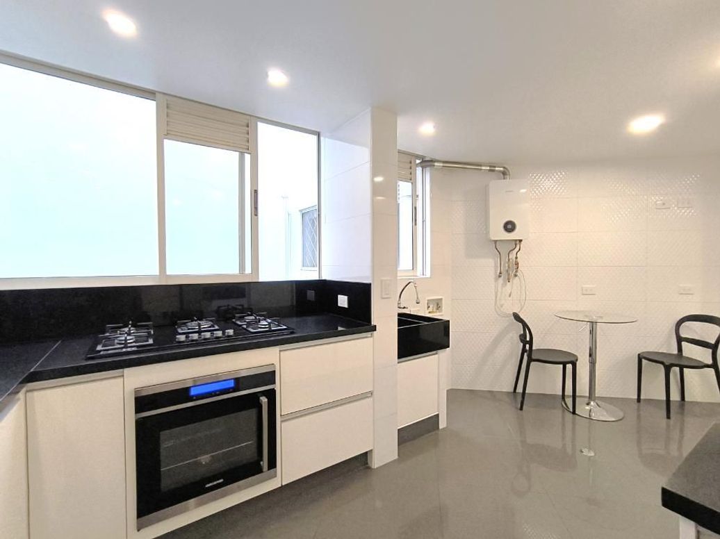 Apartamento de 2 alcobas en venta en Chicó Norte, Bogotá, 150 m² · foto 6 de 14
