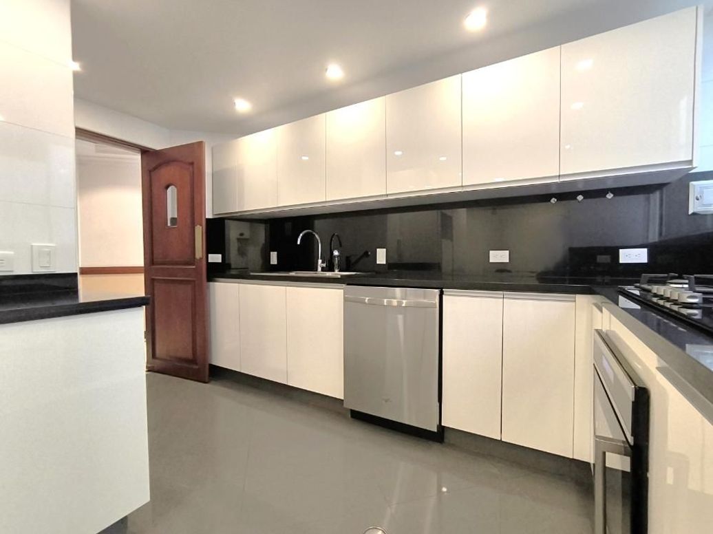 Apartamento de 2 alcobas en venta en Chicó Norte, Bogotá, 150 m² · foto 5 de 14