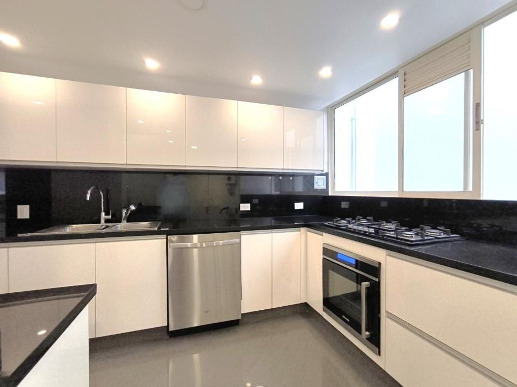 Apartamento de 2 alcobas en venta en Chicó Norte, Bogotá, 150 m² · foto 7 de 14