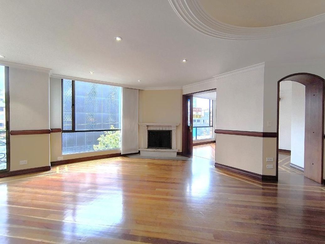 Apartamento de 2 alcobas en venta en Chicó Norte, Bogotá, 150 m² · foto 2 de 14
