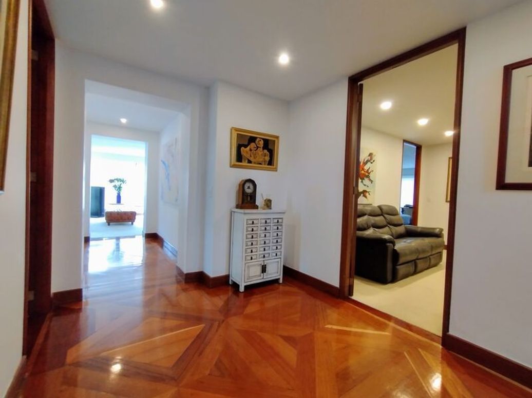 Apartamento de 3 alcobas en venta en Bellavista, Bogotá, 211 m² · foto 12 de 20