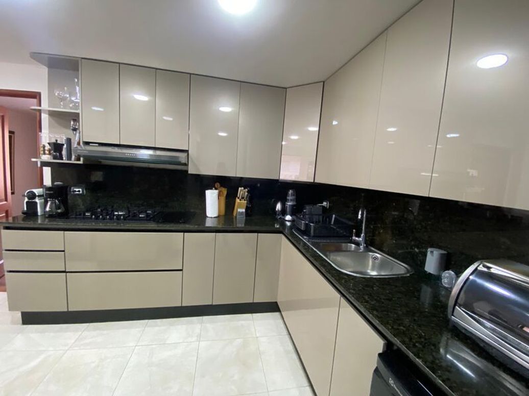Apartamento de 3 alcobas en venta en Bellavista, Bogotá, 211 m² · foto 7 de 20