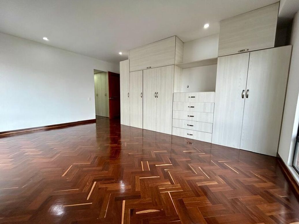Apartamento de 3 alcobas en venta en Ub. Bosques, Bogotá, 212 m² · foto 16 de 20