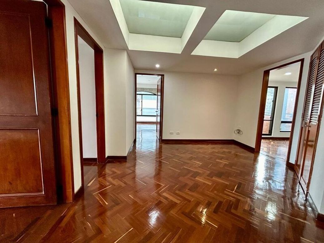 Apartamento de 3 alcobas en venta en Ub. Bosques, Bogotá, 212 m² · foto 15 de 20