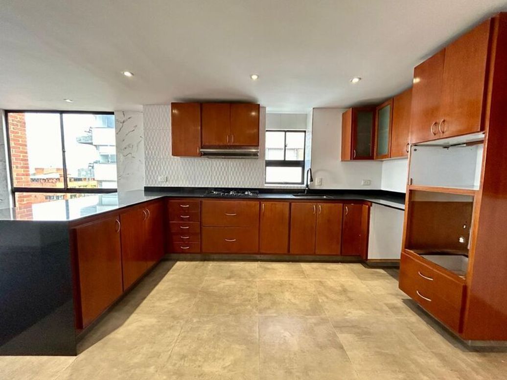 Apartamento de 3 alcobas en venta en Ub. Bosques, Bogotá, 212 m² · foto 12 de 20