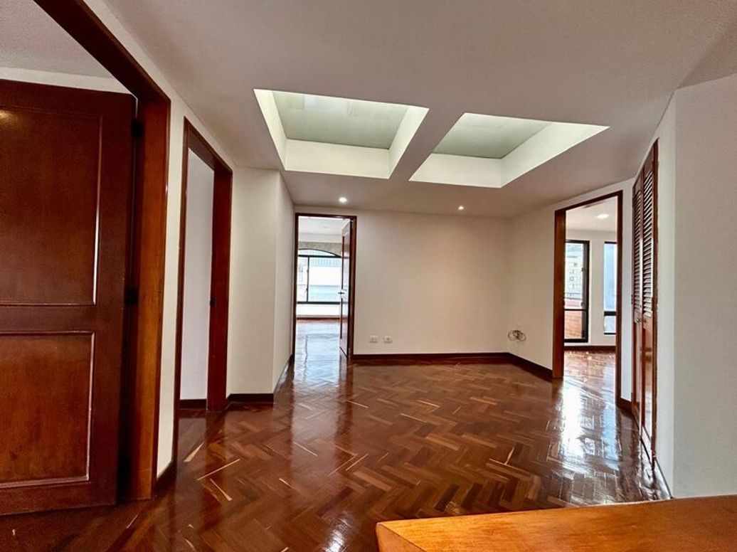 Apartamento de 3 alcobas en venta en Ub. Bosques, Bogotá, 212 m² · foto 18 de 20
