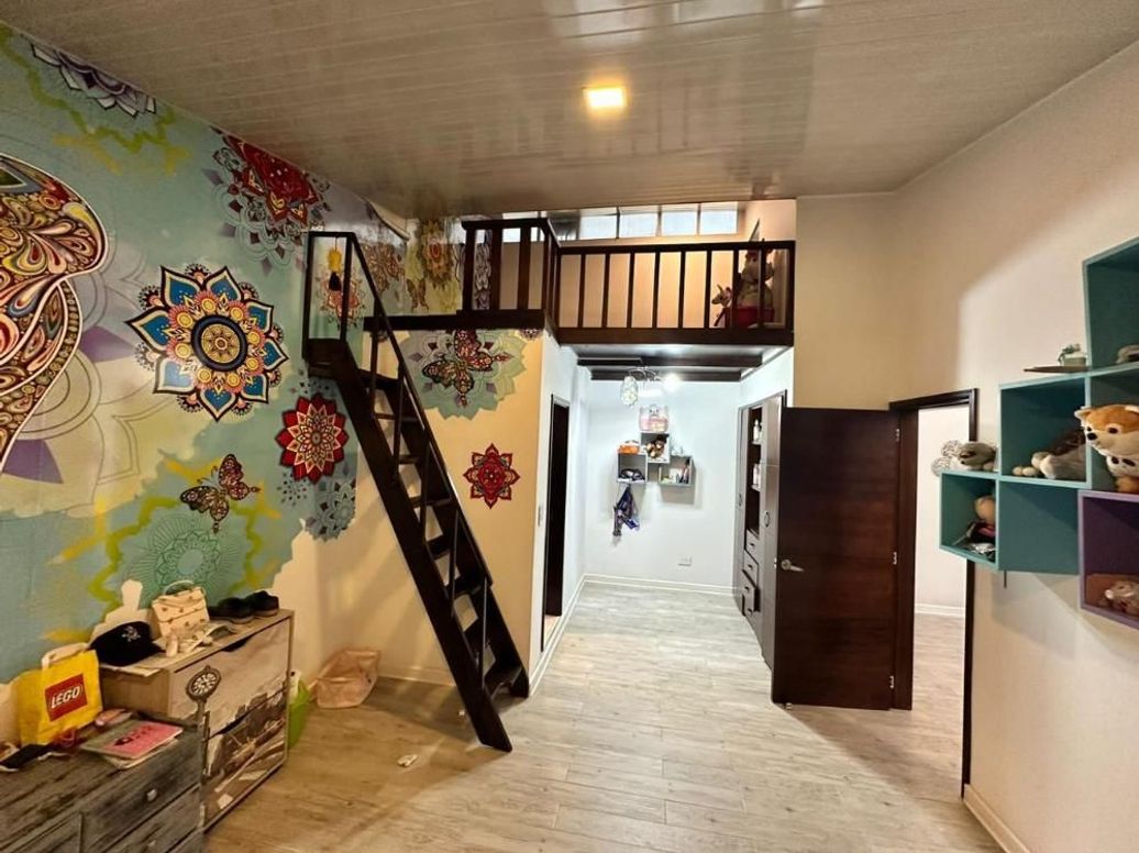 Casa de 4 alcobas en venta en La Esmeralda, Bogotá, 260 m² · foto 10 de 20