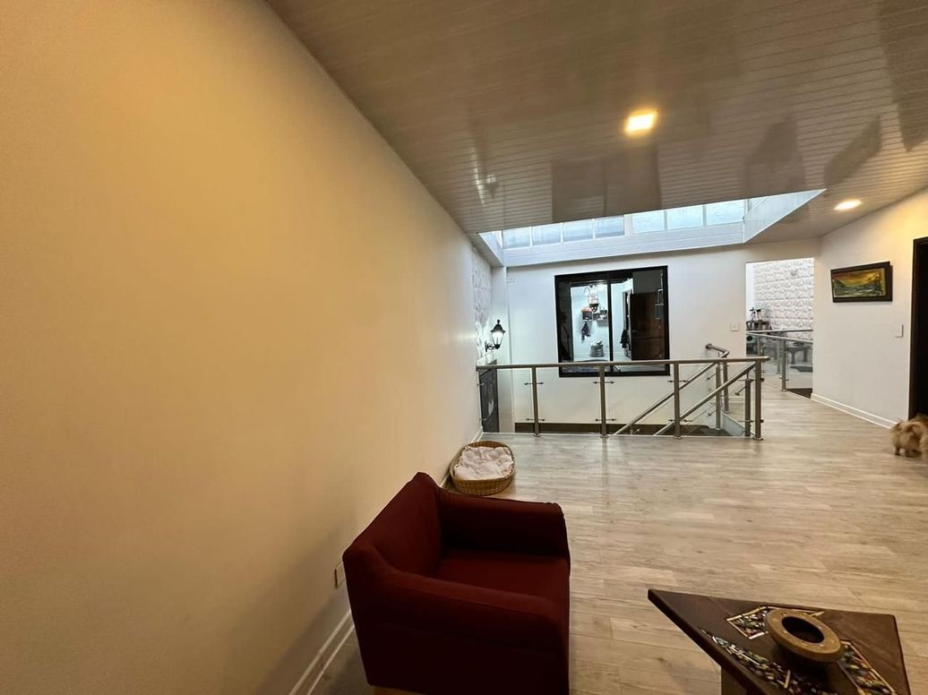 Casa de 4 alcobas en venta en La Esmeralda, Bogotá, 260 m² · foto 16 de 20