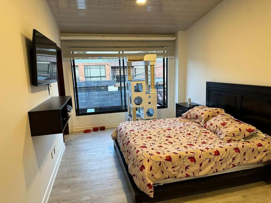 Casa de 4 alcobas en venta en La Esmeralda, Bogotá, 260 m² · foto 6 de 20