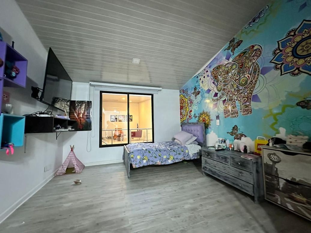Casa de 4 alcobas en venta en La Esmeralda, Bogotá, 260 m² · foto 11 de 20