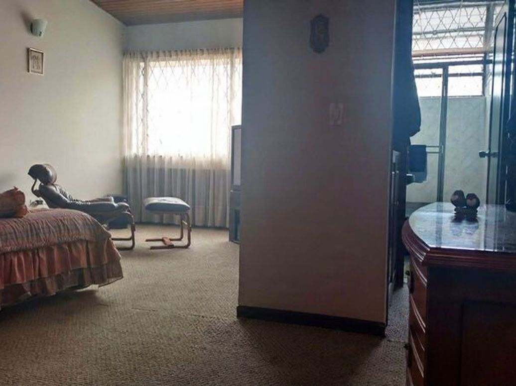 Casa de 10 alcobas en venta en Nuevo Contry, Bogotá, 400 m² · foto 3 de 15