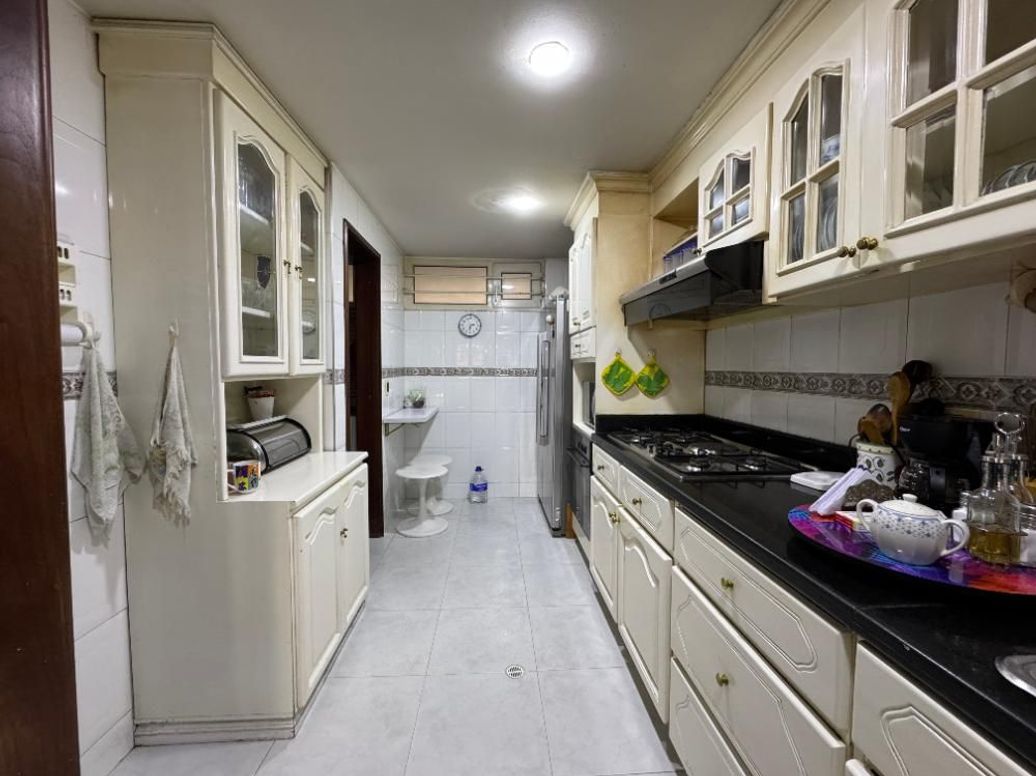 Apartamento de 2 alcobas en venta en Molinos Norte, Bogotá, 164 m² · foto 2 de 20