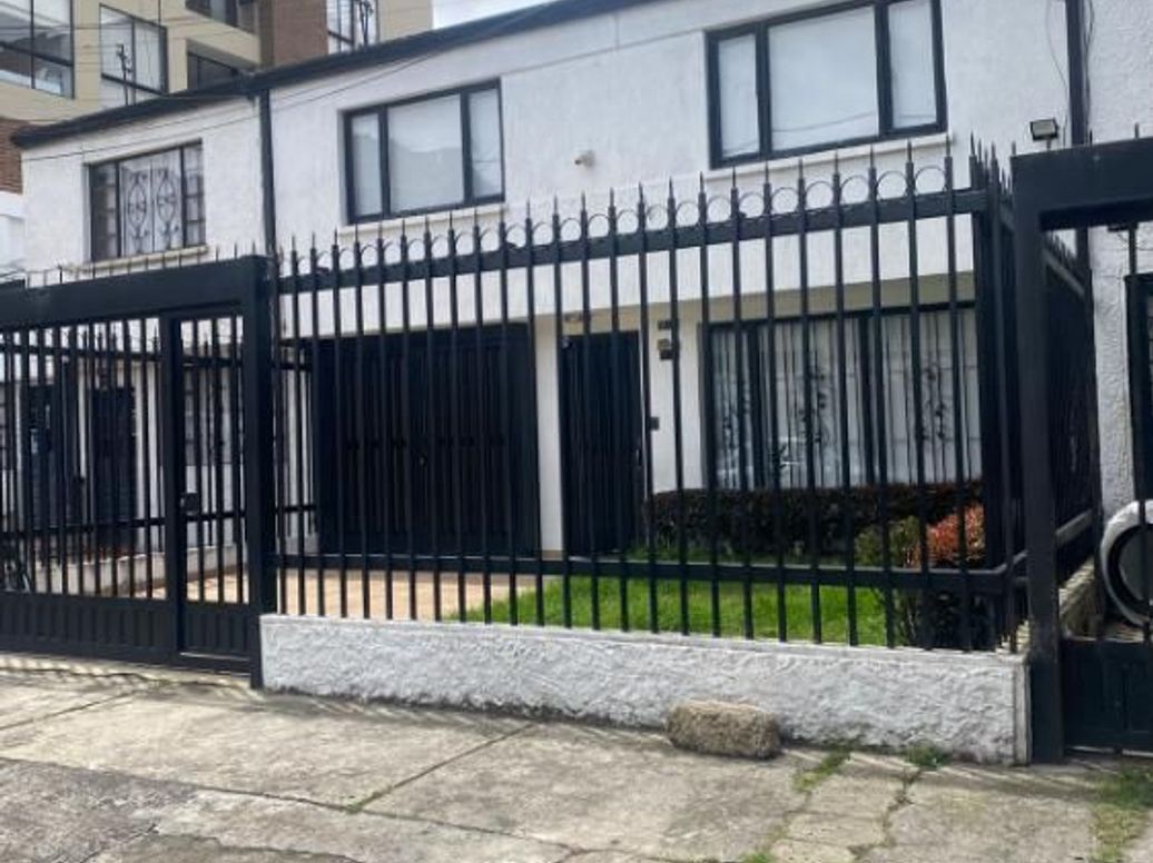 Casa de 4 alcobas en venta en El Contador, Bogotá, 210 m² · foto 2 de 20