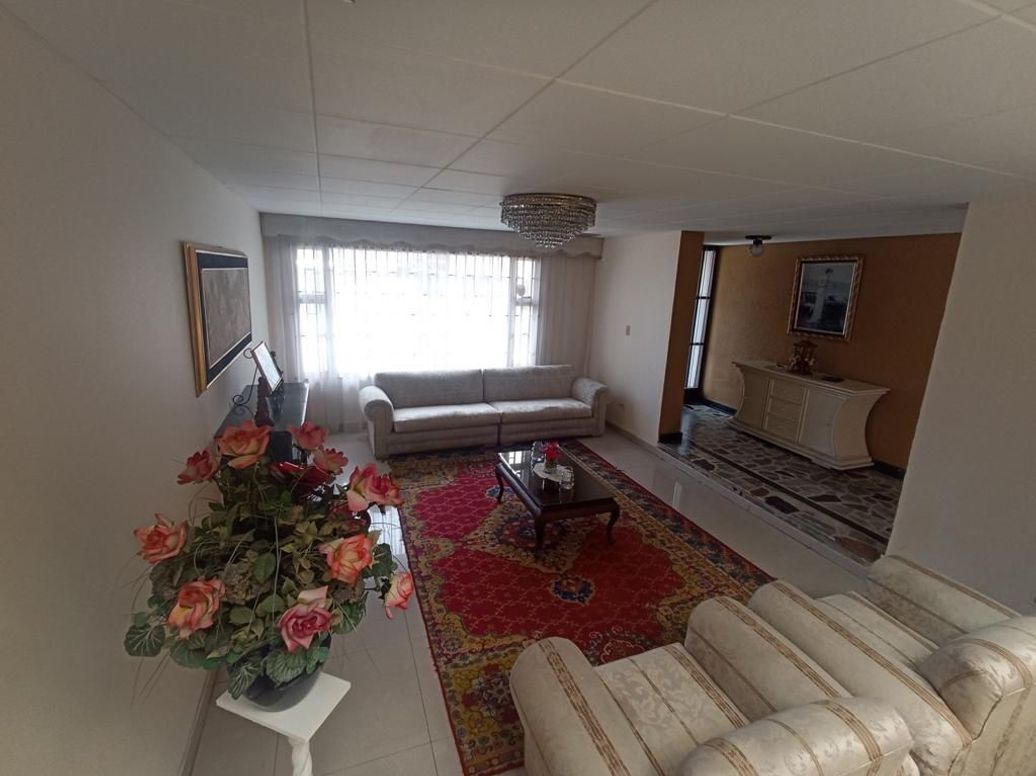 Casa de 4 alcobas en venta en Los Cedritos, Bogotá, 420 m² · foto 5 de 10