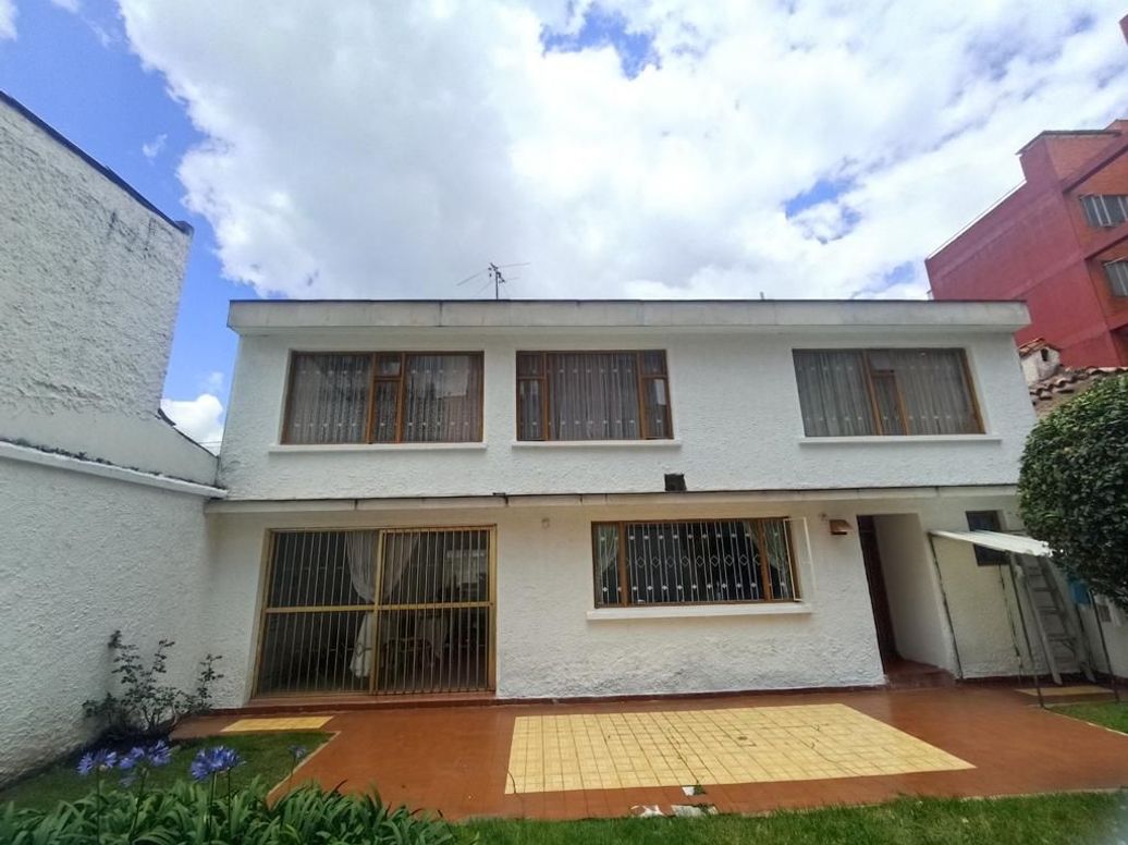 Casa de 4 alcobas en venta en Los Cedritos, Bogotá, 420 m² · foto 2 de 10