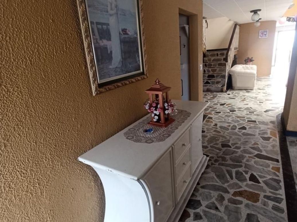 Casa de 4 alcobas en venta en Los Cedritos, Bogotá, 420 m² · foto 4 de 10