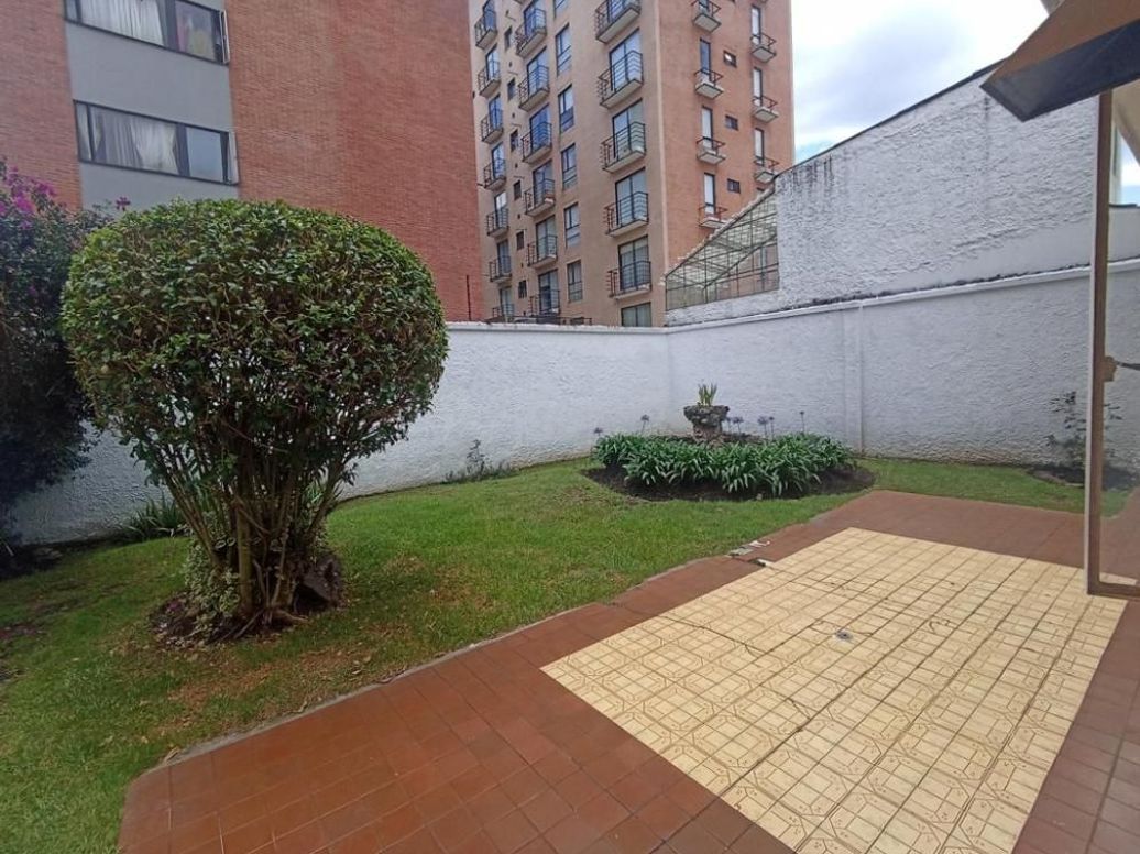 Casa de 4 alcobas en venta en Los Cedritos, Bogotá, 420 m² · foto 3 de 10