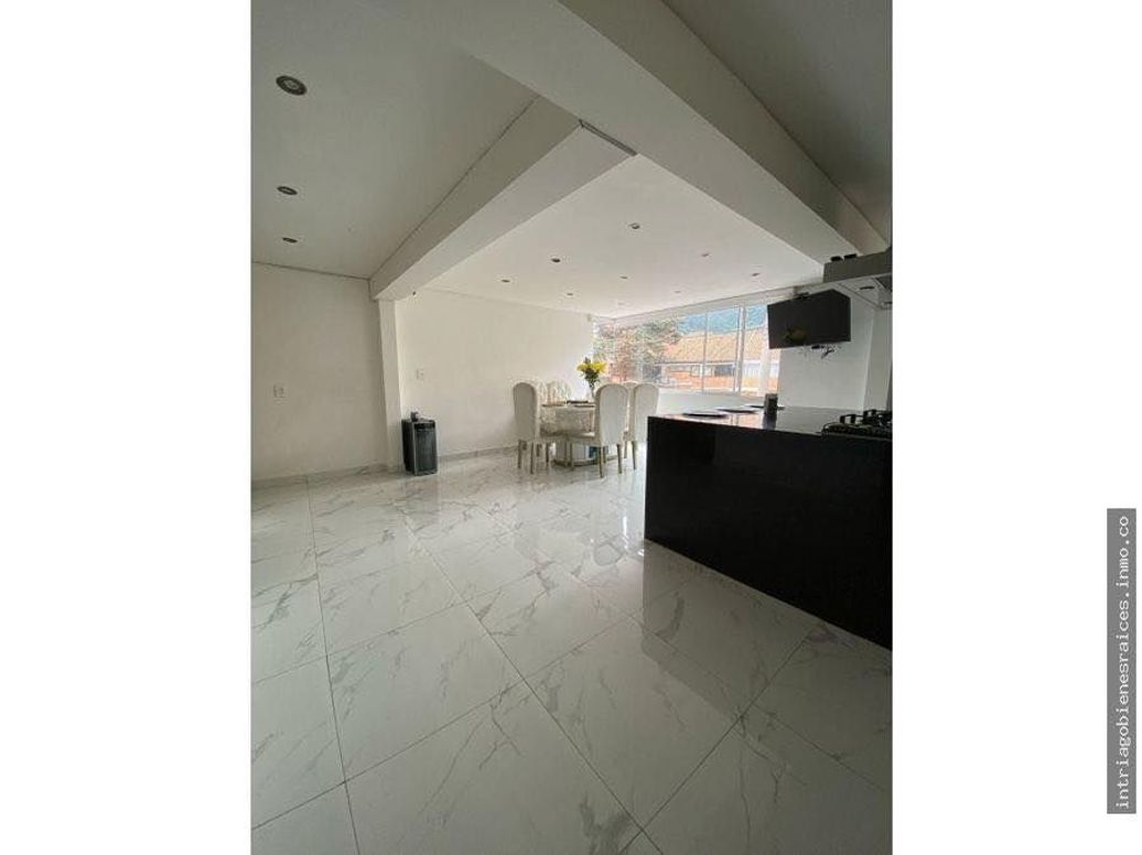 Casa de 4 alcobas en venta en Santa Barbara Central, Bogotá, 265 m² · foto 3 de 12
