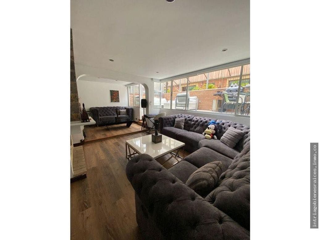 Casa de 4 alcobas en venta en Santa Barbara Central, Bogotá, 265 m² · foto 7 de 12