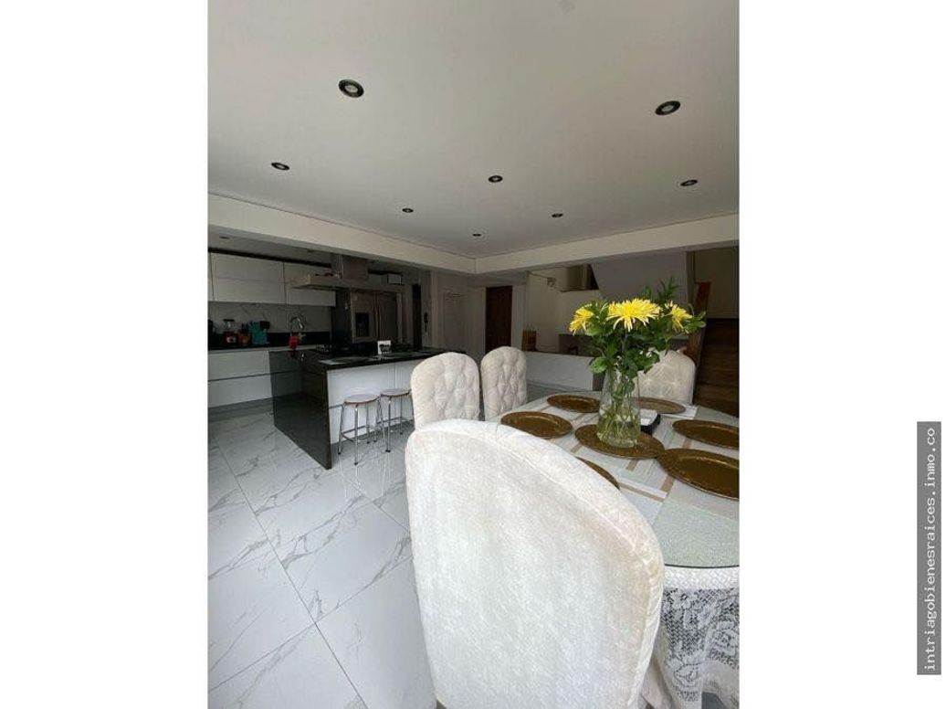 Casa de 4 alcobas en venta en Santa Barbara Central, Bogotá, 265 m² · foto 5 de 12