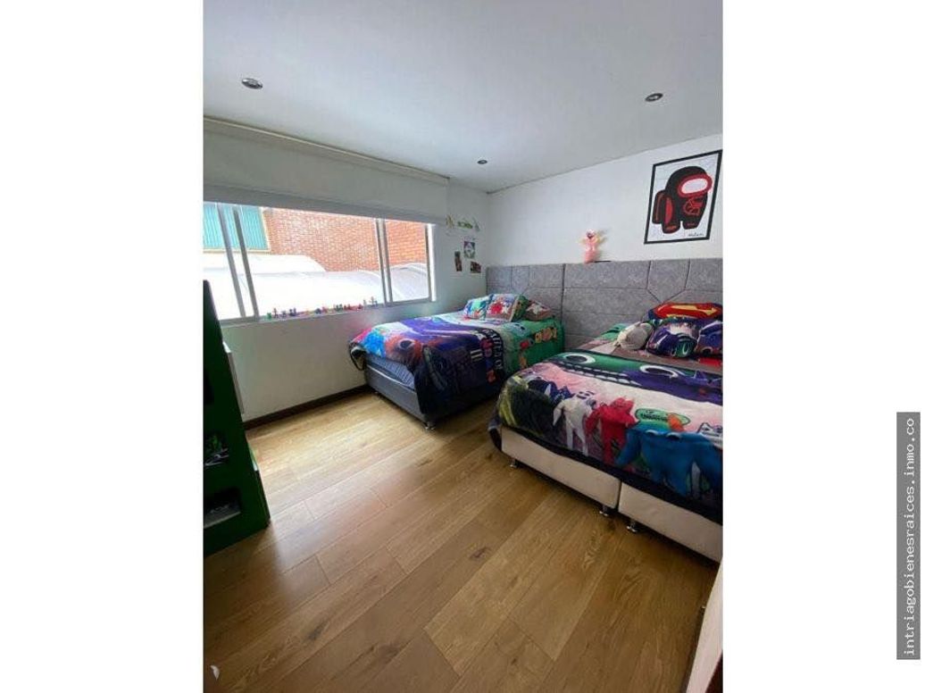 Casa de 4 alcobas en venta en Santa Barbara Central, Bogotá, 265 m² · foto 2 de 12