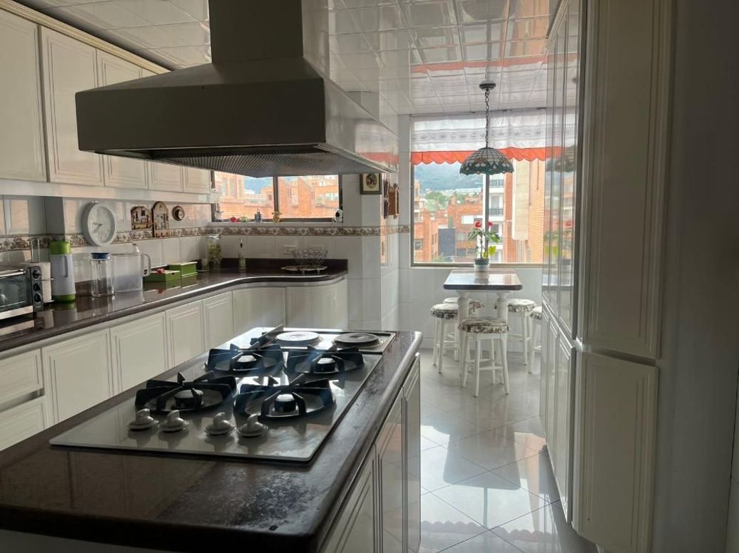 Apartamento de 4 alcobas en venta en Santa Bibiana, Bogotá, 301 m² · foto 13 de 14