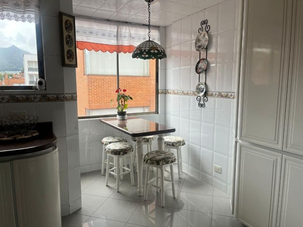 Apartamento de 4 alcobas en venta en Santa Bibiana, Bogotá, 301 m² · foto 9 de 14