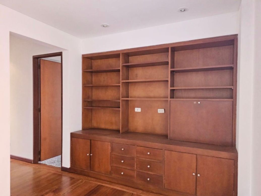 Apartamento de 3 alcobas en venta en Santa Barbara Occidental, Bogotá, 185 m² · foto 9 de 11
