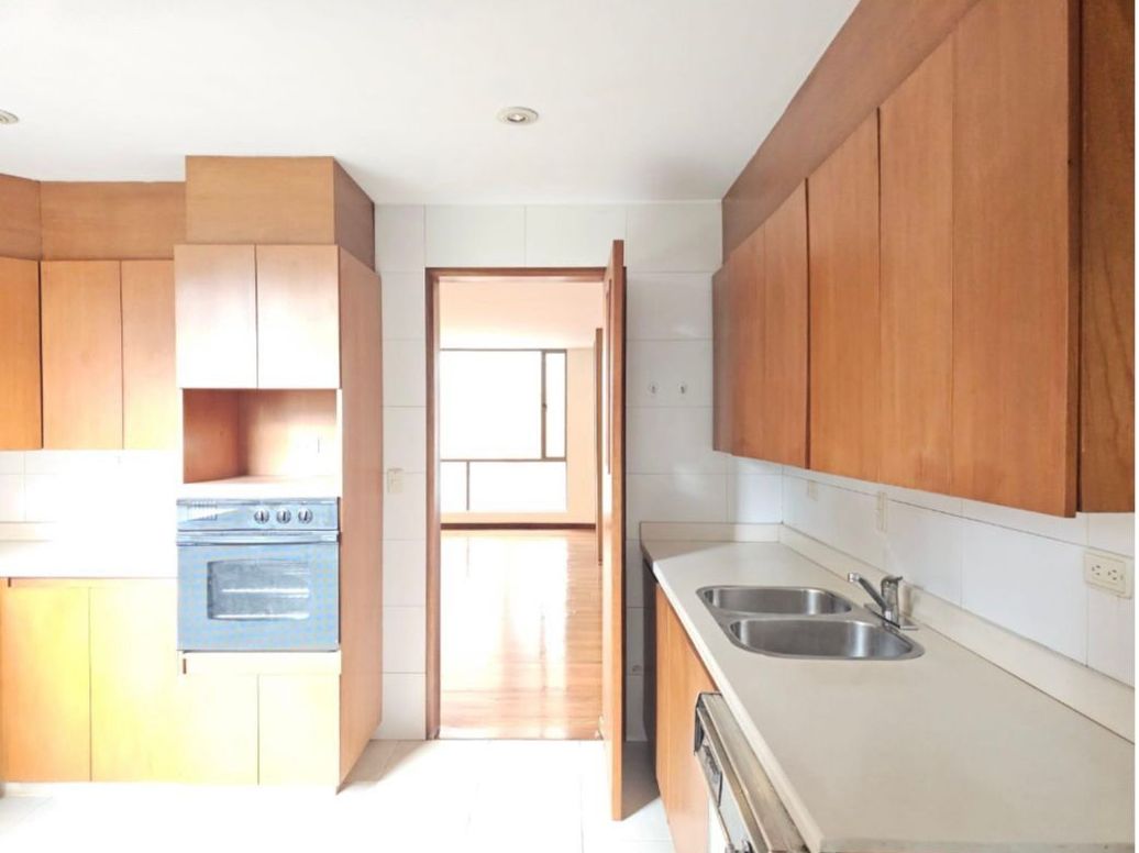 Apartamento de 3 alcobas en venta en Santa Barbara Occidental, Bogotá, 185 m² · foto 11 de 11