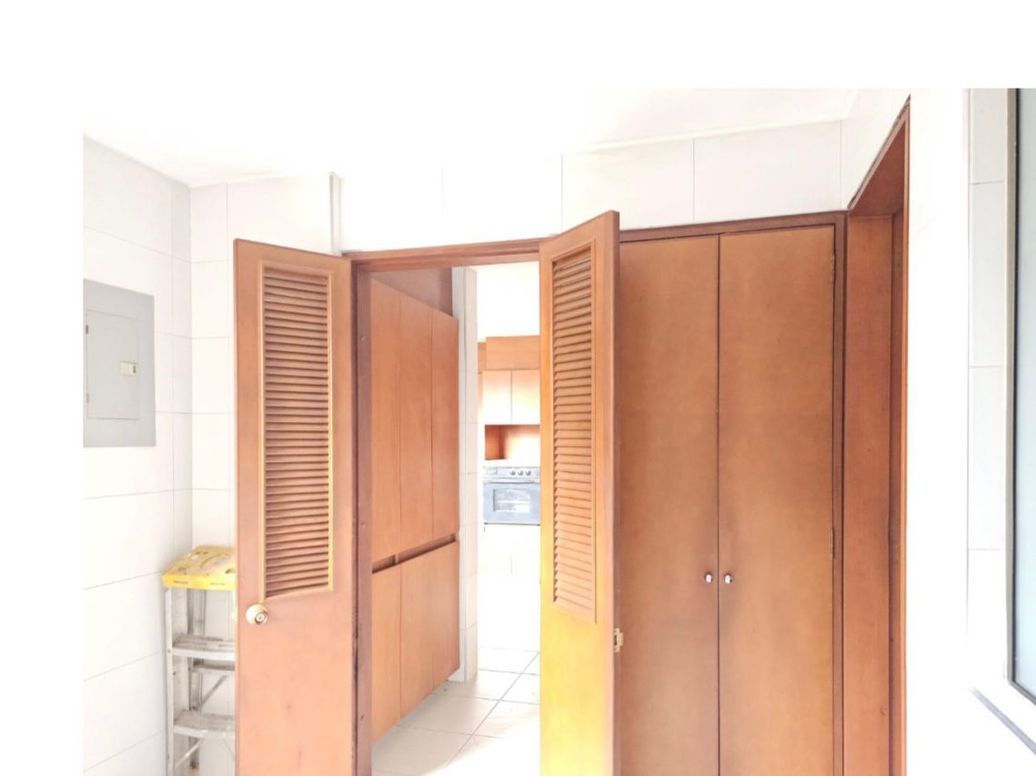Apartamento de 3 alcobas en venta en Santa Barbara Occidental, Bogotá, 185 m² · foto 8 de 11
