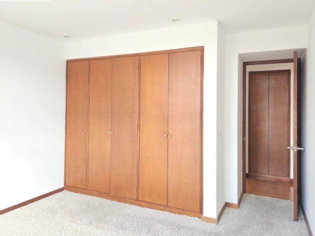 Apartamento de 3 alcobas en venta en Santa Barbara Occidental, Bogotá, 185 m² · foto 2 de 11