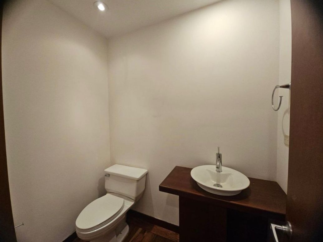 Apartamento de 3 alcobas en venta en Santa Barbara Occidental, Bogotá, 185 m² · foto 4 de 11