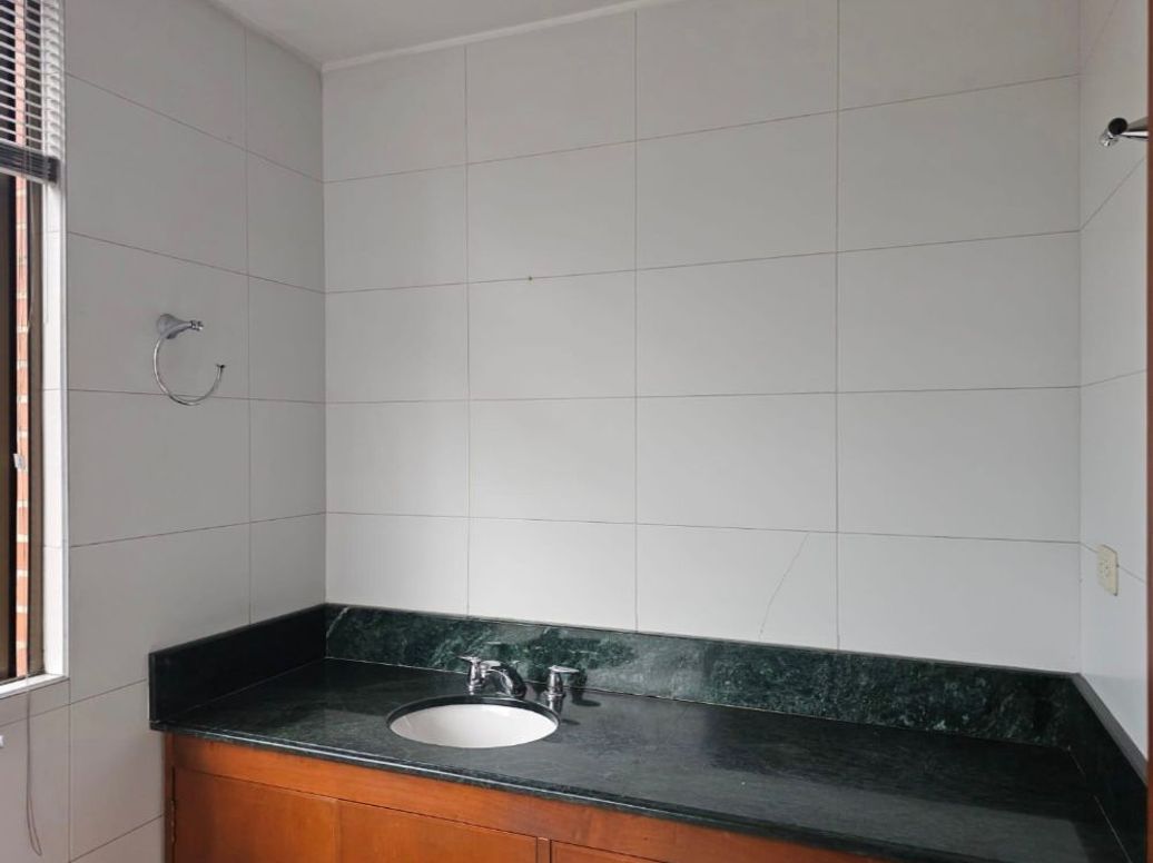 Apartamento de 3 alcobas en venta en Santa Barbara Occidental, Bogotá, 185 m² · foto 7 de 11