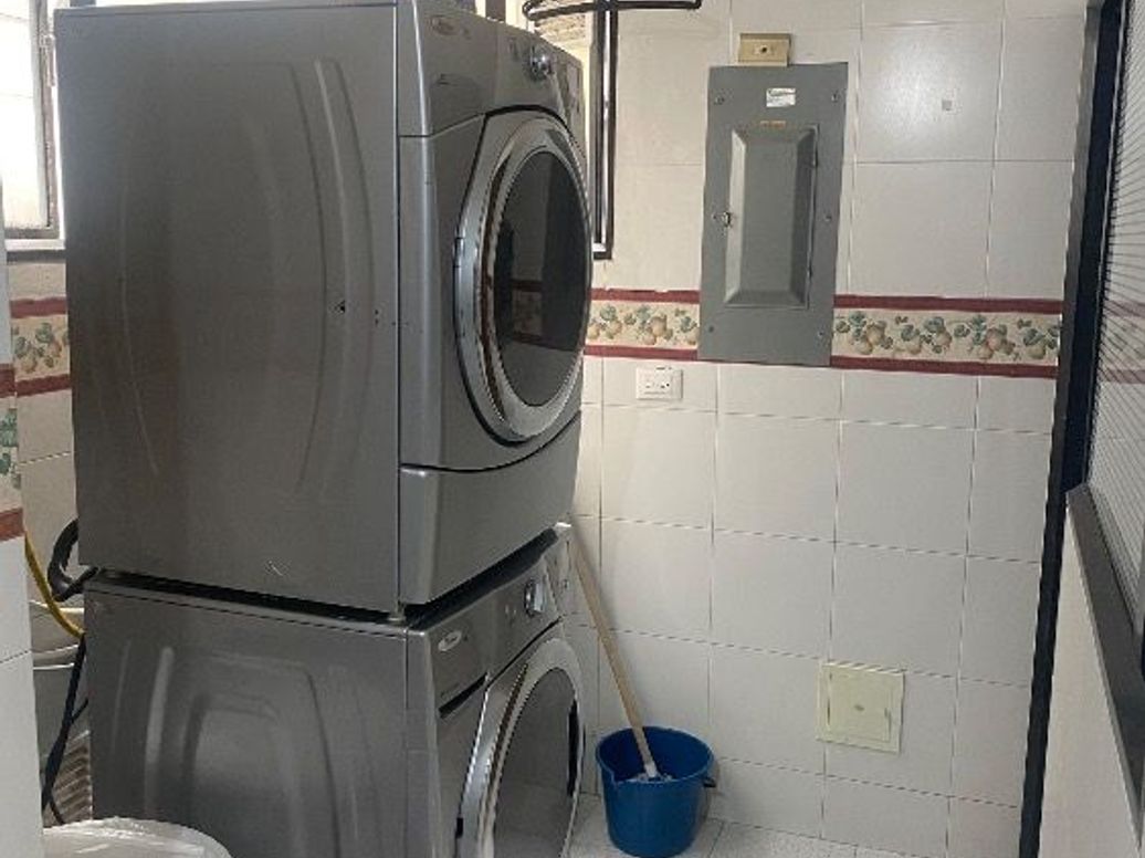 Apartamento de 3 alcobas en venta en Santa Barbara Occidental, Bogotá, 137 m² · foto 5 de 20