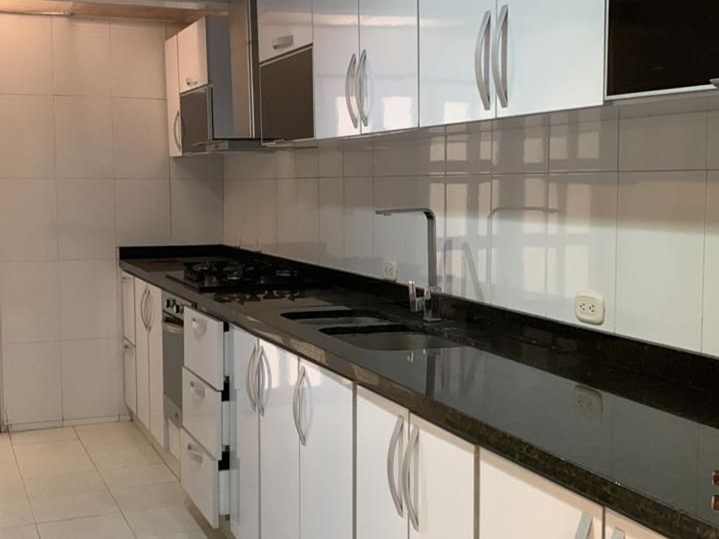 Casa de 6 alcobas en venta en Las Villas, Bogotá, 337 m² · foto 11 de 20