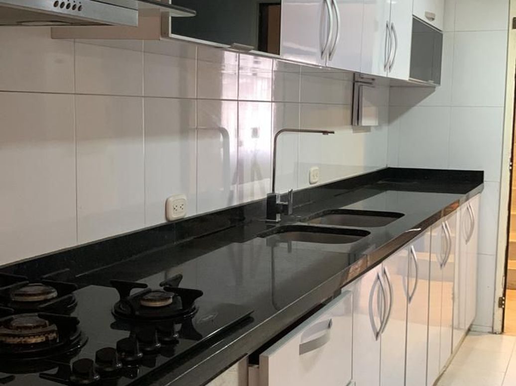 Casa de 6 alcobas en venta en Las Villas, Bogotá, 337 m² · foto 10 de 20