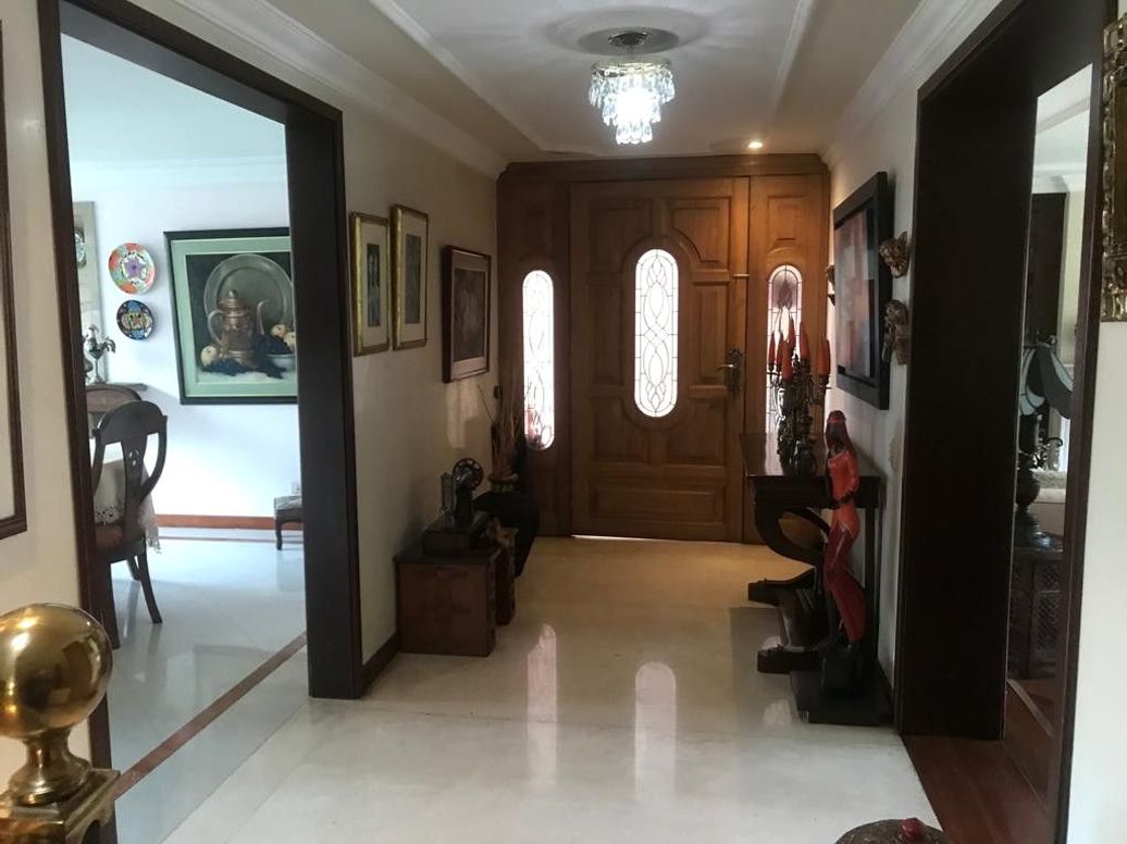 Casa de 5 alcobas en venta en Niza Norte, Bogotá, 380 m² · foto 3 de 20