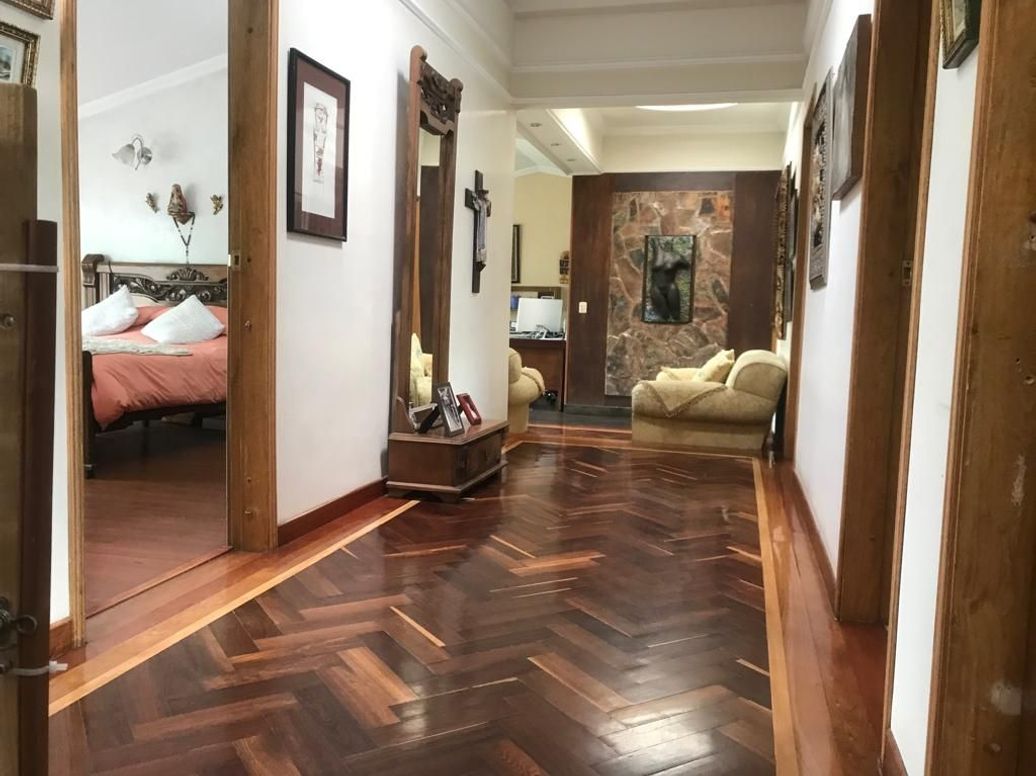Casa de 5 alcobas en venta en Niza Norte, Bogotá, 380 m² · foto 10 de 20