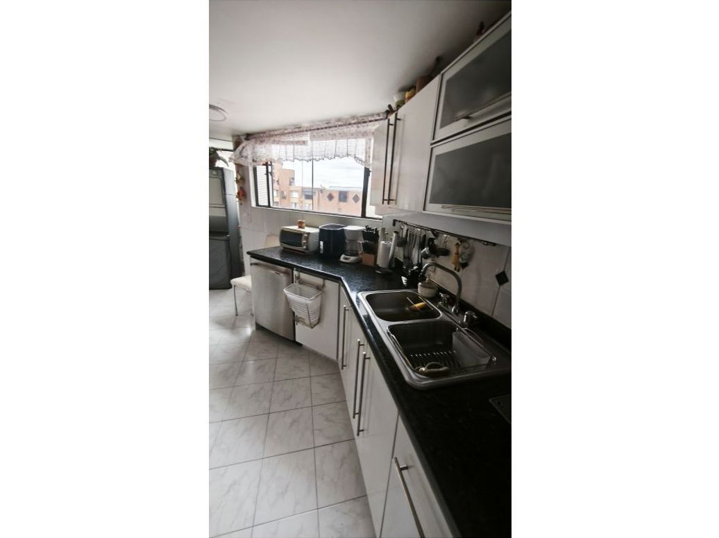 Apartamento de 3 alcobas en venta en Prados De La Calleja, Bogotá, 157 m² · foto 9 de 20
