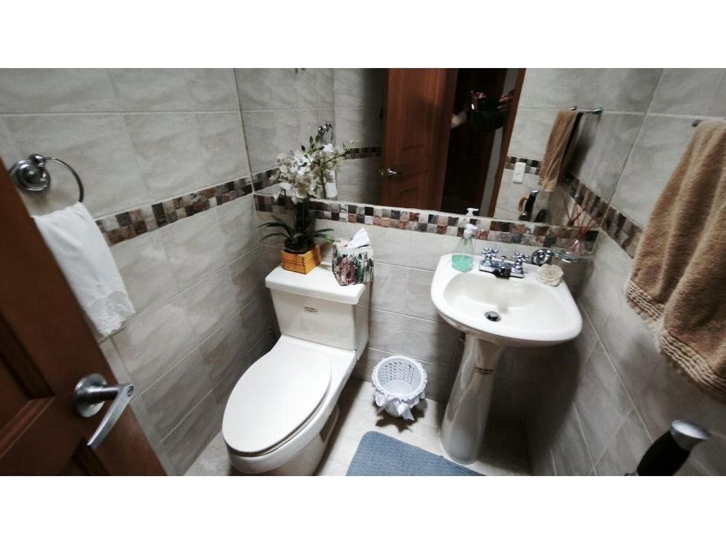 Apartamento de 3 alcobas en venta en Prados De La Calleja, Bogotá, 157 m² · foto 12 de 20