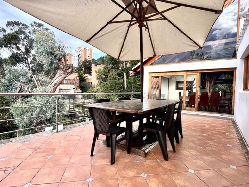 Casa de 4 alcobas en venta en A.S.D., Bogotá, 990 m² · foto 2 de 20