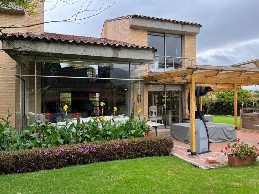 Casa de 3 alcobas en venta en Casa Blanca, Bogotá, 274 m² · foto 4 de 13