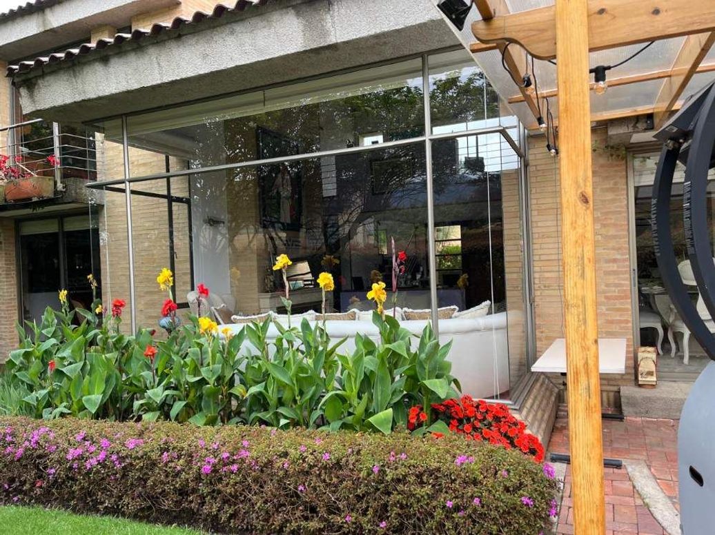 Casa de 3 alcobas en venta en Casa Blanca, Bogotá, 274 m² · foto 3 de 13