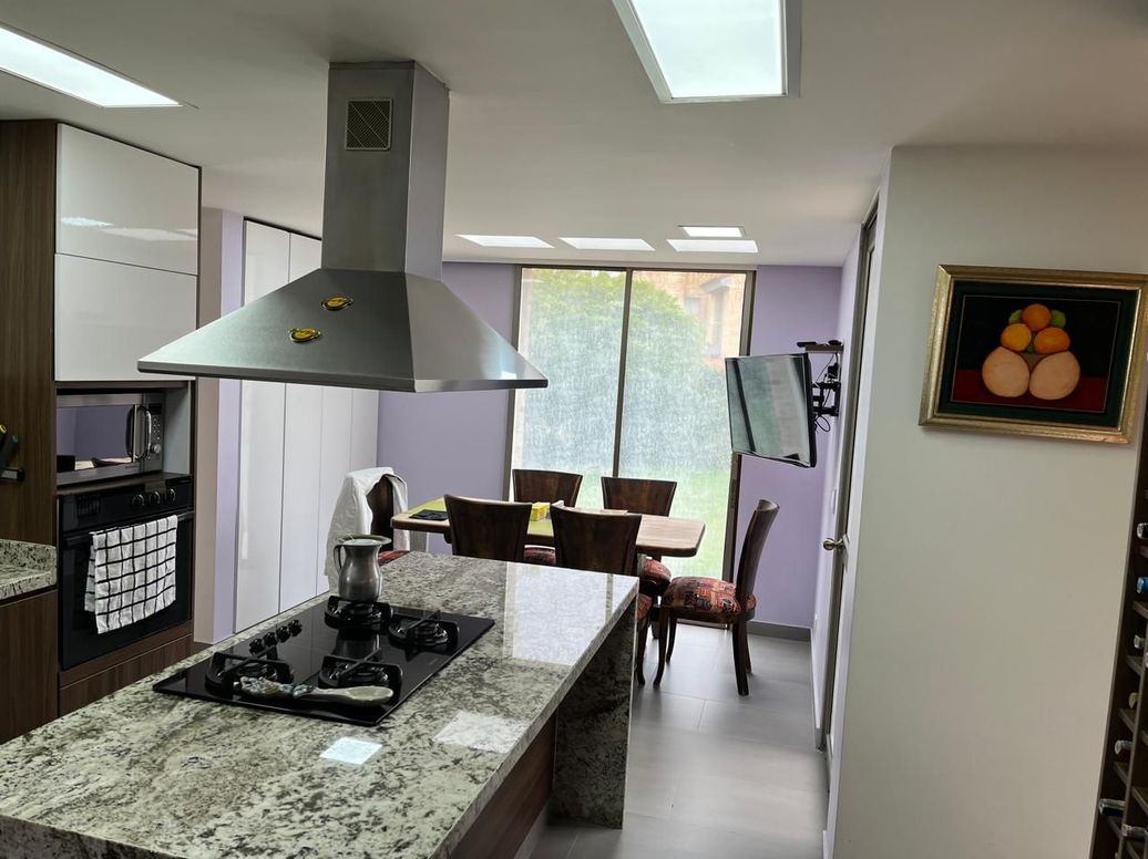Casa de 3 alcobas en venta en Casa Blanca, Bogotá, 274 m² · foto 8 de 13