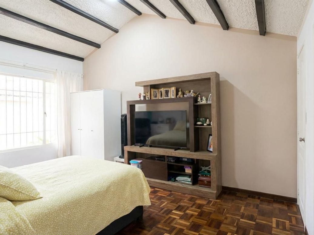 Casa de 4 alcobas en venta en Los Cedritos, Bogotá, 405 m² · foto 10 de 14