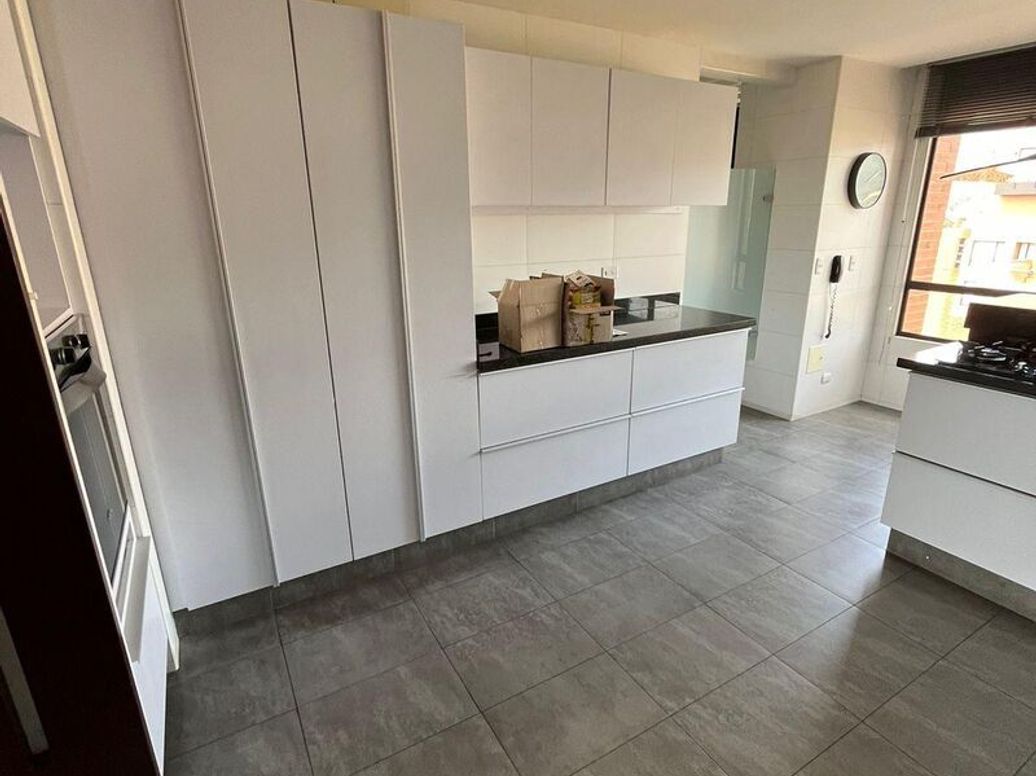 Apartamento de 4 alcobas en venta en Prados De La Calleja, Bogotá, 254 m² · foto 18 de 20