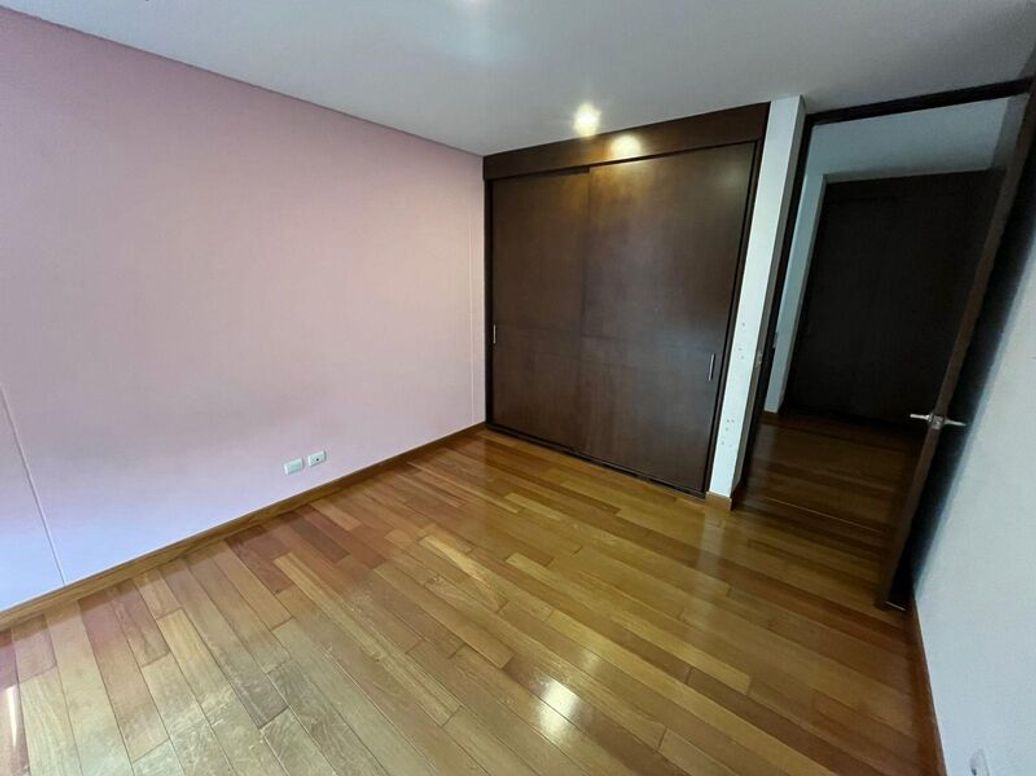 Apartamento de 4 alcobas en venta en Prados De La Calleja, Bogotá, 254 m² · foto 3 de 20