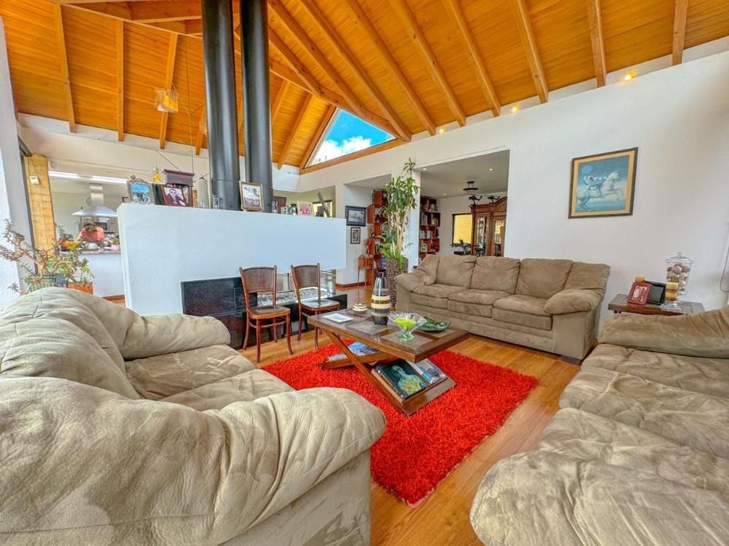 Casa de 4 alcobas en arriendo en San Isidro, Bogotá, 328 m² · foto 3 de 20